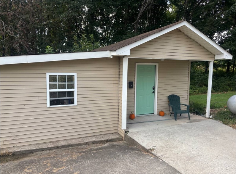 Building Photo - 150 Arbor Ln