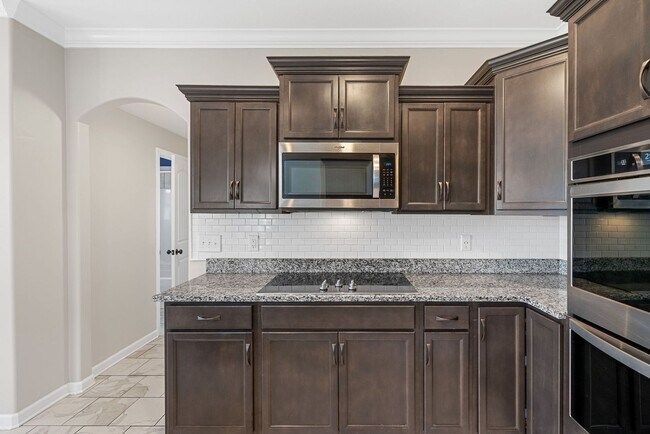 Building Photo - Pet Friendly Four Bedroom!