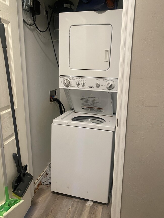 Building Photo - 1230 12th Ave SE