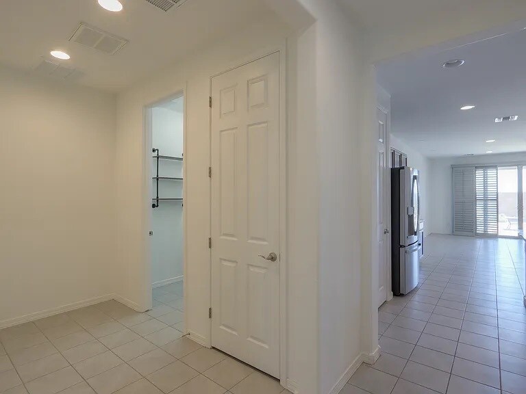 Building Photo - 832 S Strahan Pl