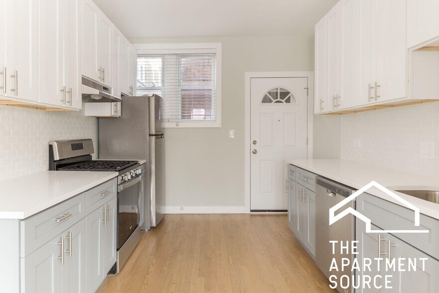 Building Photo - 4841 N Wolcott Ave