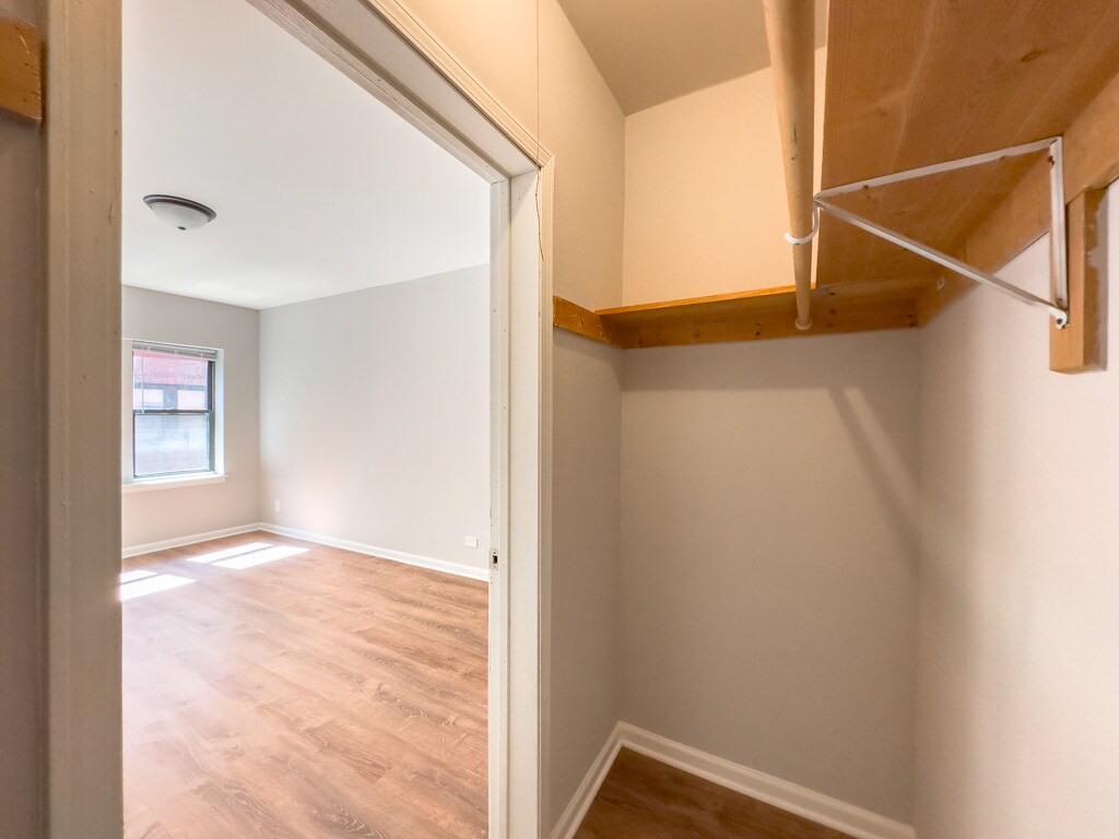 Building Photo - 5746 N Winthrop Ave