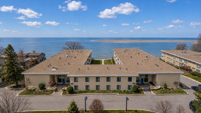 Building Photo - Monona Lakeview