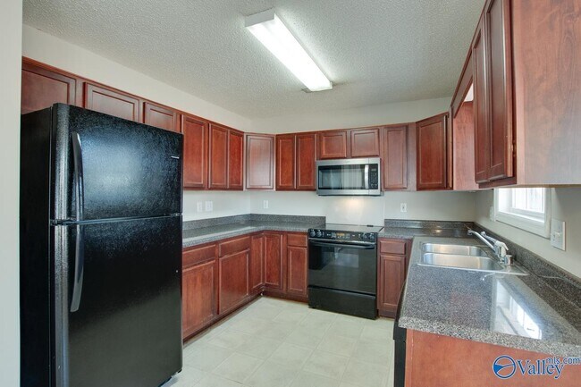 Building Photo - 530 Wade Rd