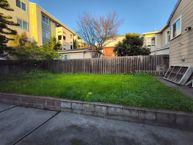 Building Photo - Cozy 3 BD/2 BATH Single Family Home With 2 Floors Located in Albany, Ca.