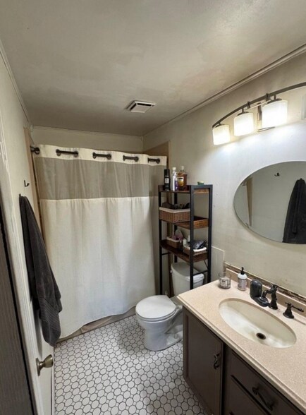 Building Photo - 36 Stevens Ct