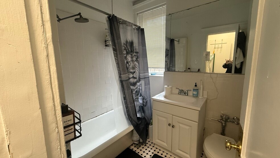 Building Photo - 199 Park Dr