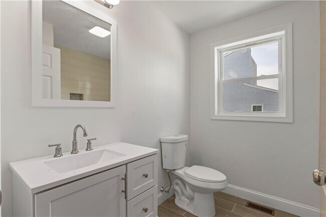 Building Photo - 30 Danby St