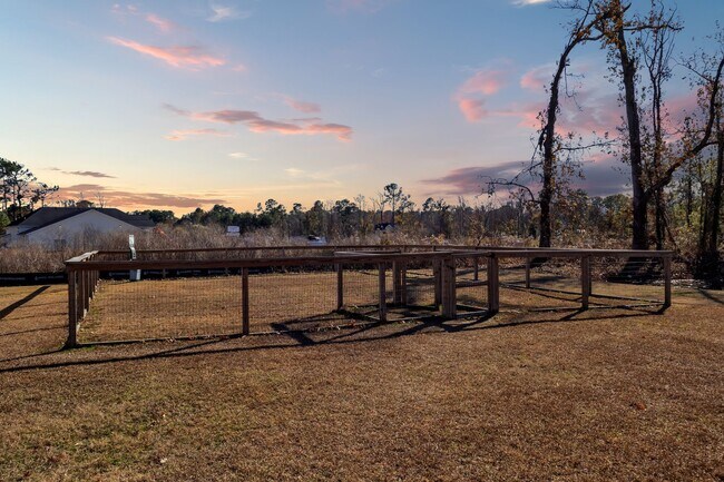 Building Photo - Spacious 3 bedroom 2.5 bath Townhome with 1 car garage