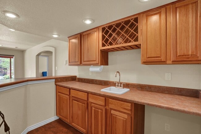 Building Photo - 10261 Meadow Mist Ct