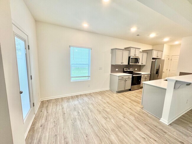 Building Photo - 3 Bedroom paired home with 2 car garage mi...