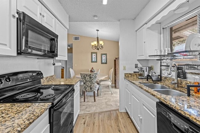 Building Photo - 12102 Walden Woods Dr