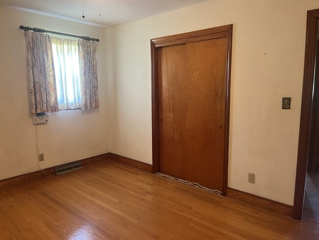 Building Photo - 141 Daniels Pl