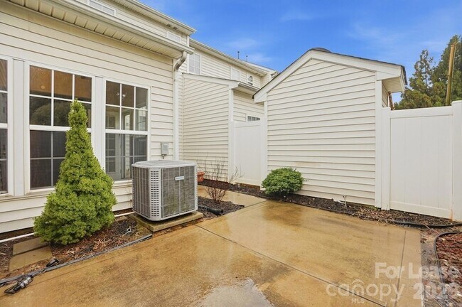 Building Photo - 3028 Misty Harbor Cir