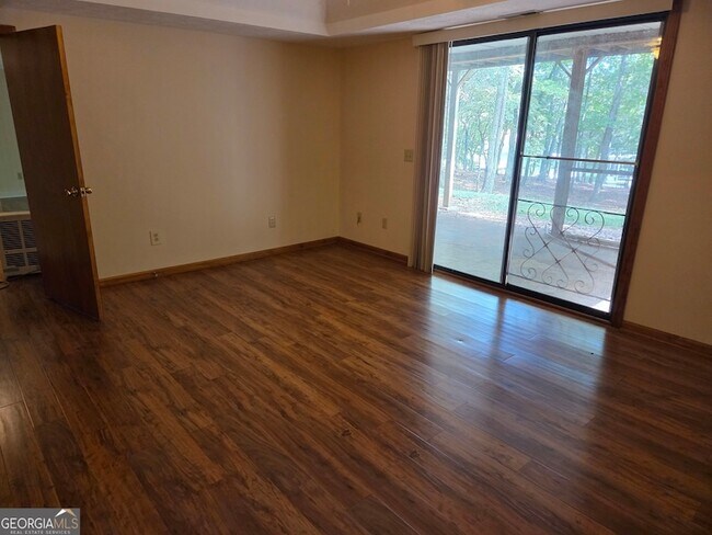 Building Photo - 984 Overlook Dr