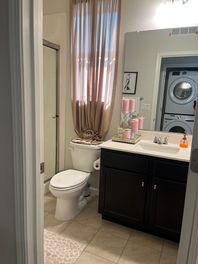 Building Photo - 1432 S Hart Dr