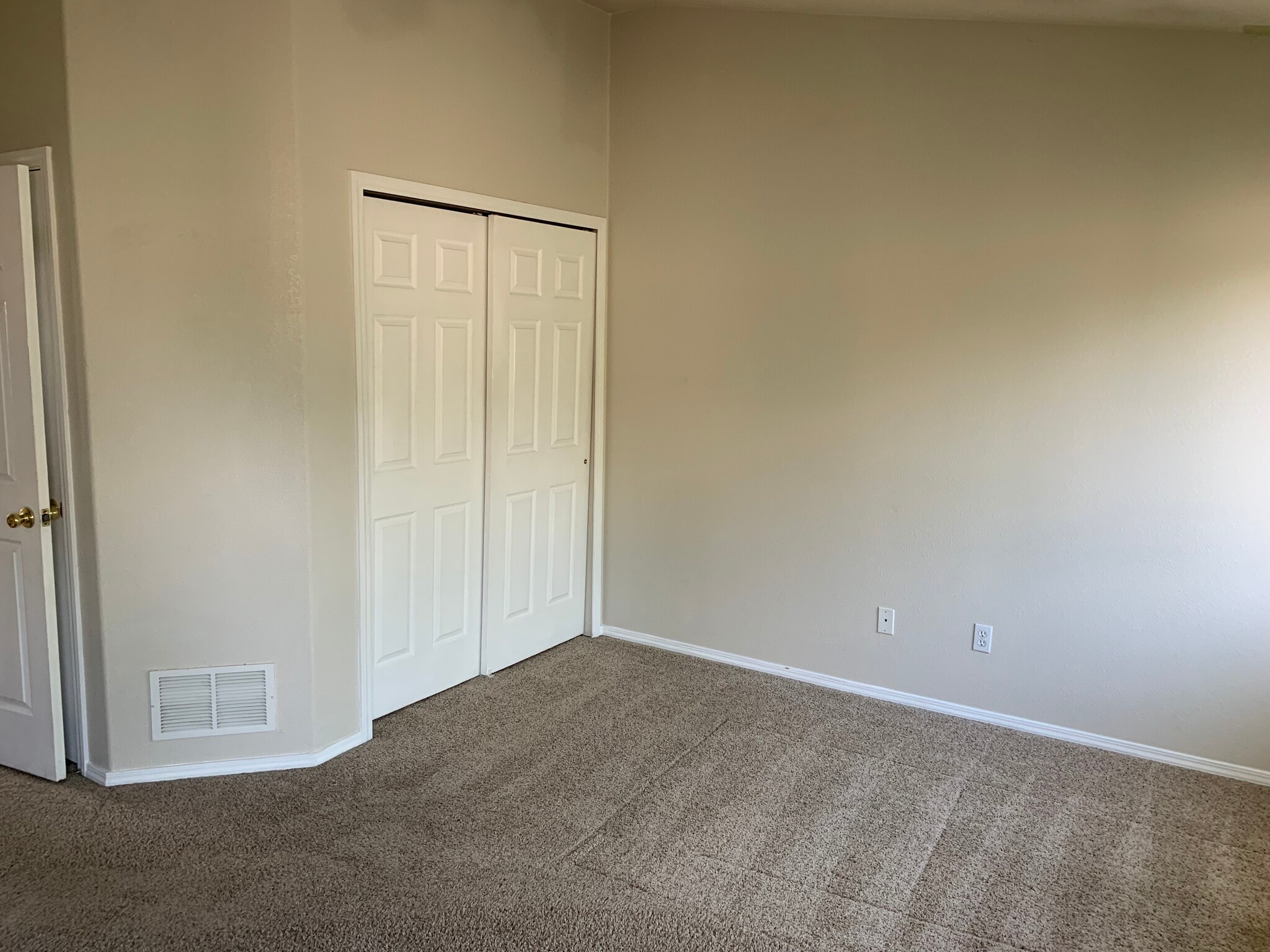Master bedroom - 2232 Golden Gate Grv