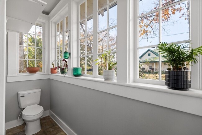 Building Photo - 207 Culberson Ave