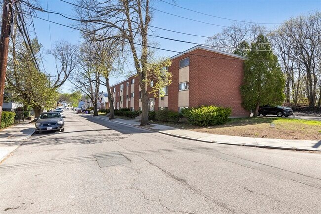 Building Photo - 96 Itasca St