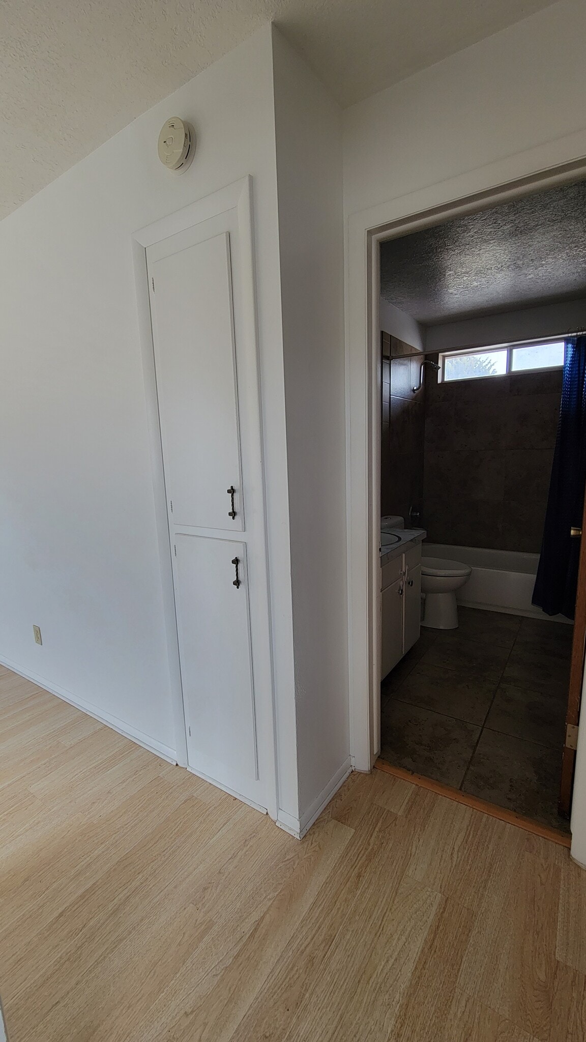 Building Photo - 1660 Grandview Dr