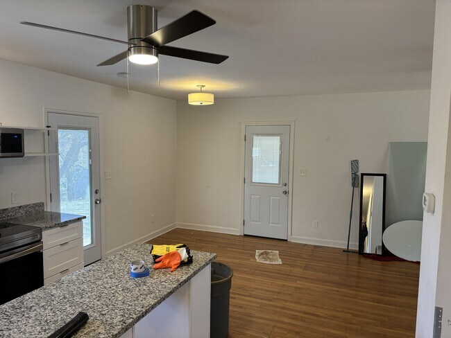 Building Photo - 1012 Powell Dr