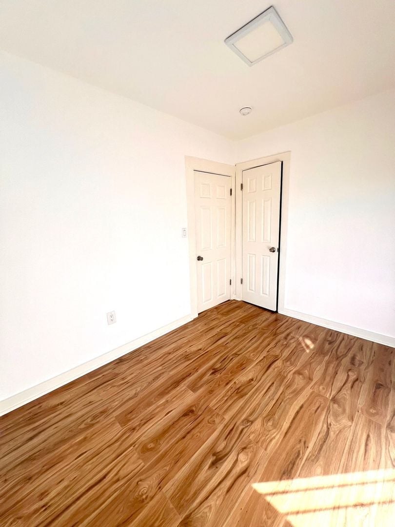 Building Photo - 2117 E 112th St