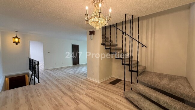 Building Photo - Sprawling 5 BD | 3 BA with Basement - Gresham