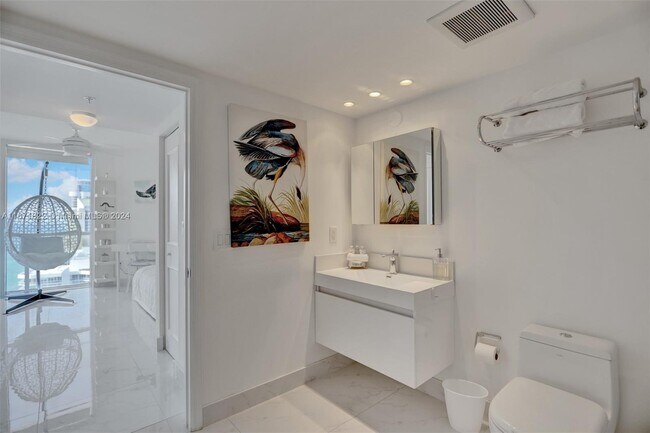 Building Photo - 16699 Collins Ave