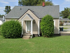 Building Photo - Three bedroom, 1 bath house in Graham