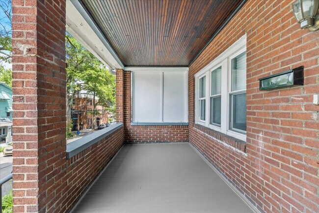 Building Photo - 776 Montclair St