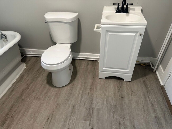 Building Photo - 541 Pine St