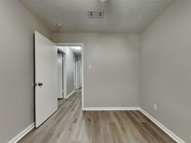 Building Photo - 7047 Rockergate Dr