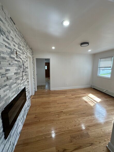 Building Photo - 86 E Camplain Rd