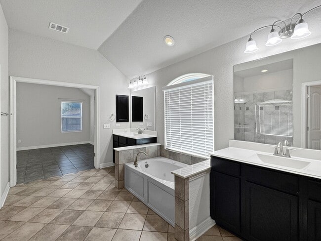 Building Photo - 9002 Monument Parke