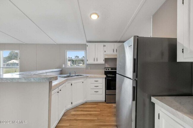 Building Photo - 185 Paradise Ln