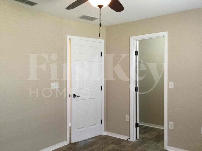 Building Photo - 3668 Sandhill Crane Dr
