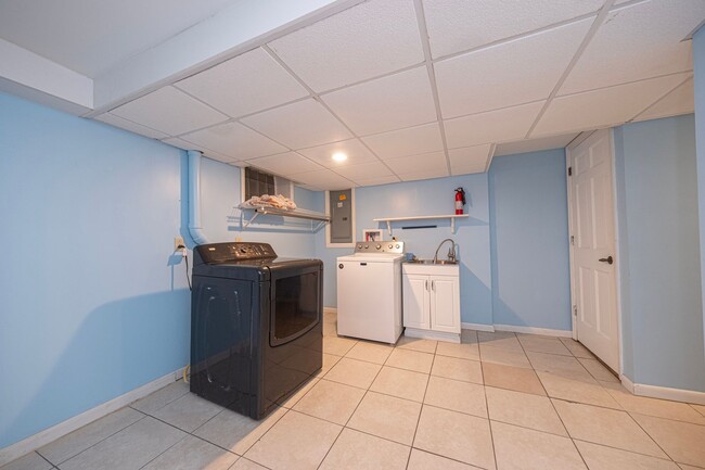 Building Photo - Beautiful 3 Bedroom Home in Franklin Regional School District