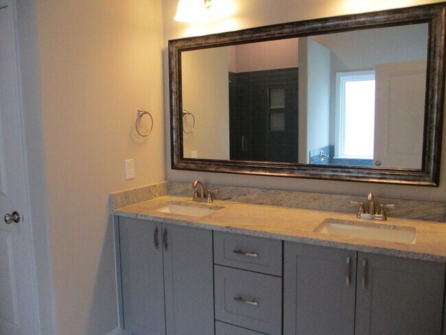Building Photo - Beautiful Columbia County Home