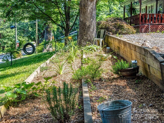 Building Photo - 44 Broadview Ave