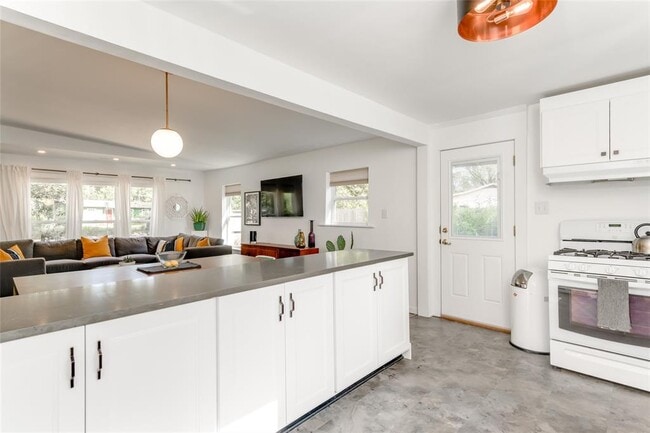 Building Photo - 5323 Downs Dr