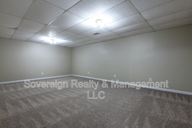 Building Photo - 3213 Southridge