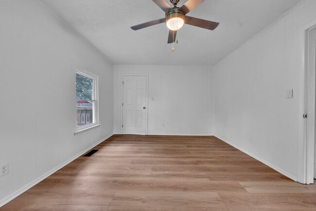 Building Photo - 208 17th Ave SW