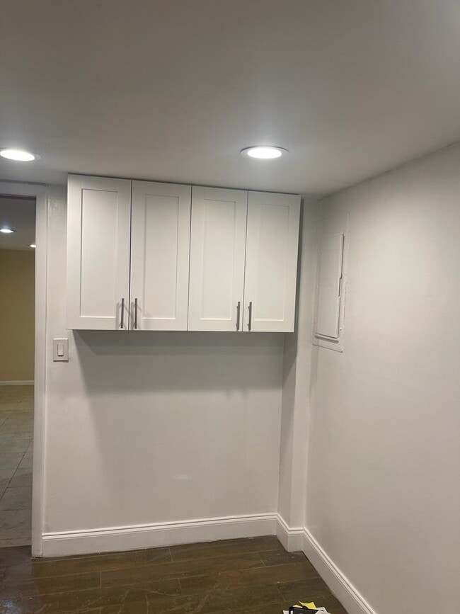 Building Photo - 6521 Racquet Club Dr