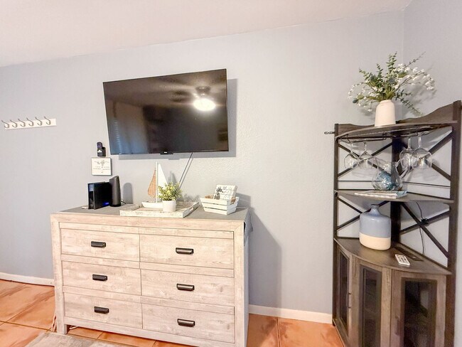 Building Photo - 14898 Granada Dr