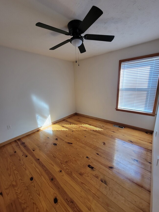 Building Photo - 630 Paine St
