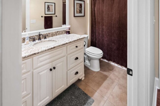 Building Photo - Beautiful Executive style home on an acre