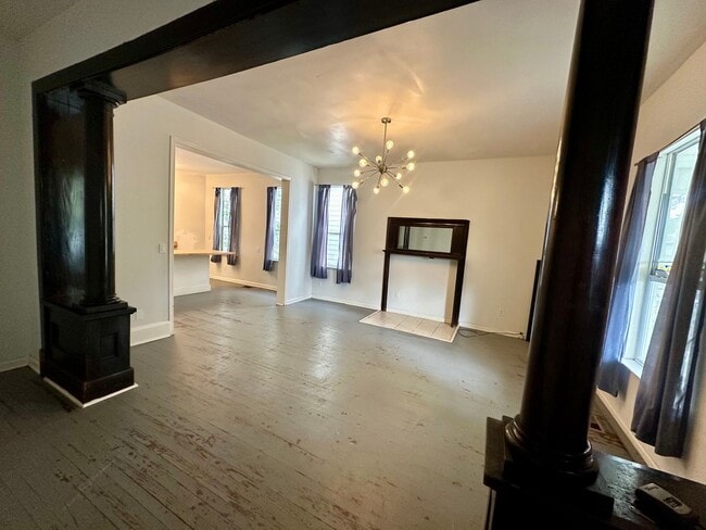 Building Photo - 2 BED | 1 BATH | BACKYARD | EASTSIDE (Anderson and E 31st)