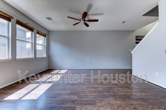 Building Photo - 47 Wickerdale Pl