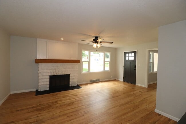 Building Photo - Gorgeous Home for Rent