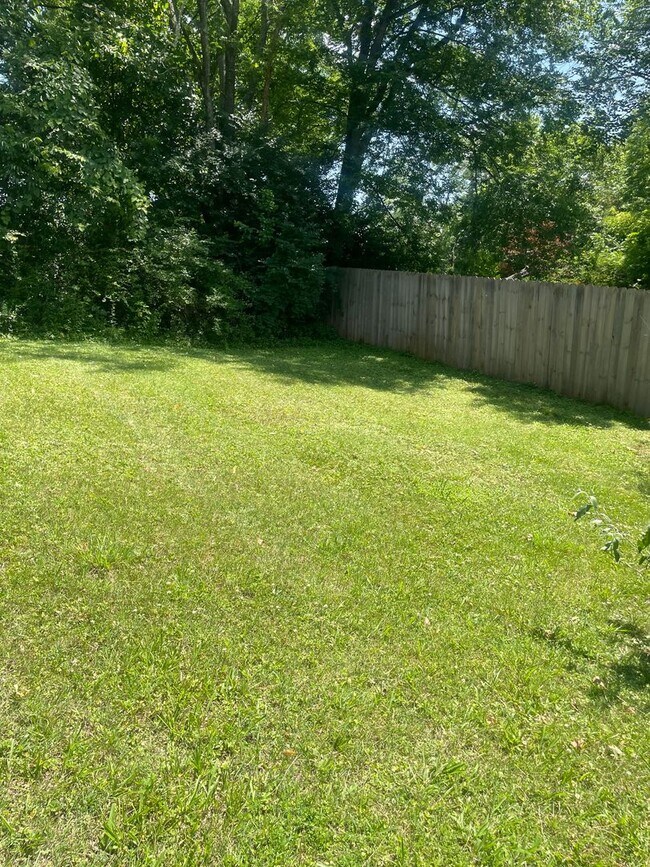 Building Photo - Knoxville 37920 - Very nice updated 2 bedroom home in South Knoxville for rent. - Contact Lisa Vi...